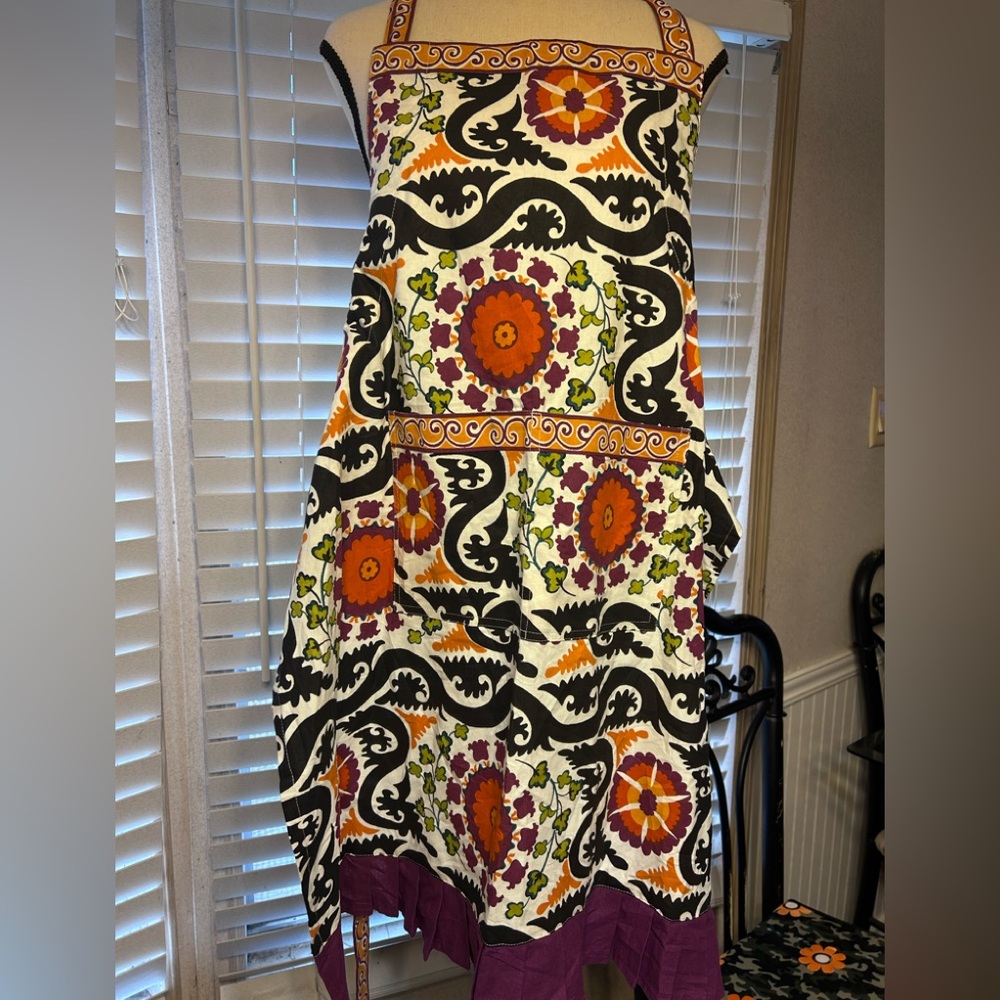World Market Apron 100% Cotton bright color design 2 front Pockets Ruffle Hem